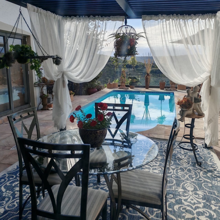 5 Bedroom Property for Sale in Avonddans Western Cape